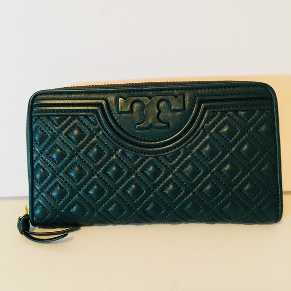 Tory Burch Handbags - Like NEW Authentic Tory Burch zip around wallet